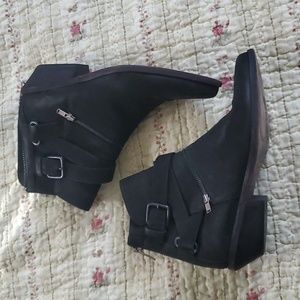 LD Tuttle ankle boots